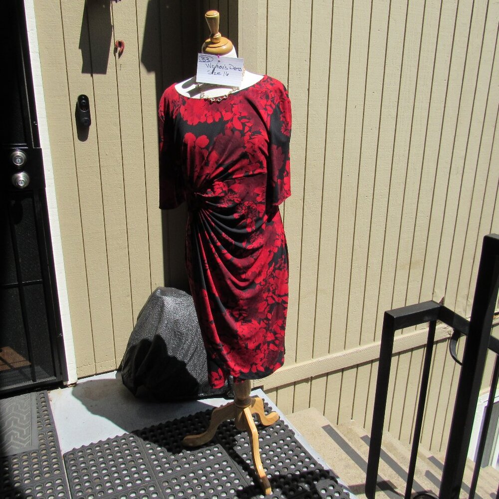 #33   NEW WOMEN'S BLACK & RED FLORAL PRINT DRESS BY CONNECTED  (SIZE 16)